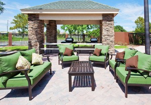 Only 1.5 Miles from Orlando International Airport + Outdoor Pool | 25 Minutes to Disney World