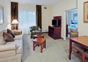 Only 1.5 Miles from Orlando International Airport + Outdoor Pool | 25 Minutes to Disney World