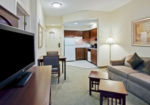 Only 1.5 Miles from Orlando International Airport + 24 Hour Business Center | 25 Minutes to Disney World