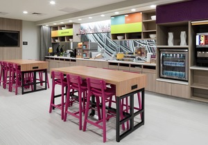 ORLANDO ESCAPE! FREE BREAKFAST, POOL, BBQ