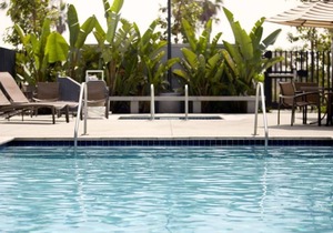 Outdoor Escape! Three Comfy Units Near Attraction and Pool