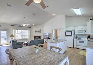 Pensacola Beach Home: 1 Block to Beach Access