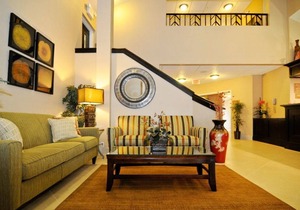 Perfect for Your Next Getaway! Close to Best Restaurants! Free Parking, Pool