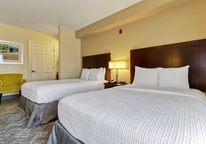 Perfect for Your Next Getaway! Close to Best Restaurants! Free Parking, Pool