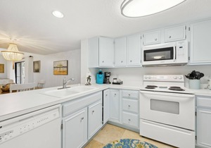 PERFECT LOCATION! Updated Amelia Island Condo Only 4 Min Walk to Beach!