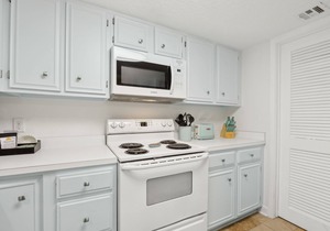 PERFECT LOCATION! Updated Amelia Island Condo Only 4 Min Walk to Beach!