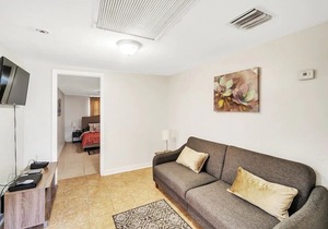 Perfect West Palm Beach Getaway Steps to the Ocean (CDC Safe)