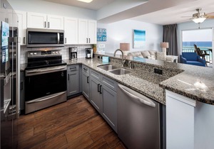 PI 510: Sunset Serenade. Two KINGS! Reserved parking, granite, top notch unit