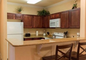 Pleasant Stay, Convenient Location! Onsite Pool, Kitchenette, Free Parking