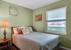 Pool Views~Near Pier~ Walk to Beach~2BR Deep Water Cove 204