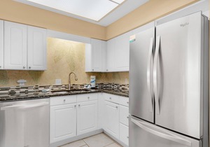 🌊Private Beach~Harbor & Pool Views~Walk2Beach~2BR Dolphin Point 406C