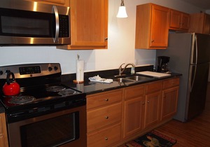 Quaint cottage, pool, dockage just minutes to Key West!
