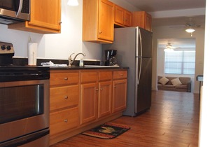 Quaint cottage, pool, dockage just minutes to Key West!