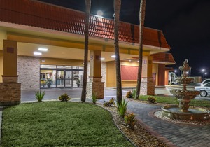 Quality Inn and Suites Riverfront
