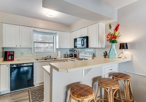 Recently Remodeled Condo w/Private Deck, Shared Outdoor Pool, Central AC, WiFi