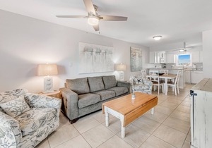 Recently renovated condo w/gulf views, decks, balcony, shared outdoor pool, a/c