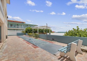 Redington Surf Resort 03 Studio