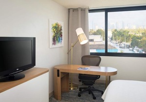 Relax & Unwind! 4 Friendly Units Pool, Close to Miami Cruise Ship Terminals!