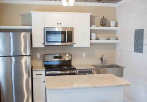 Remodeled Destin Cottage with Easy Access to Dining, Shopping, and Harbor!