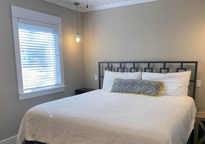 Remodeled Destin Cottage with Easy Access to Dining, Shopping, and Harbor!