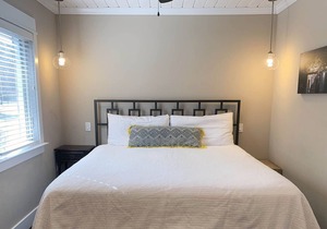 Remodeled Destin Cottage with Easy Access to Dining, Shopping, and Harbor!