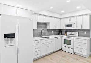Right on the Beach ☀️ – Family & Pet Friendly with Gorgeous Oceanfront Views!