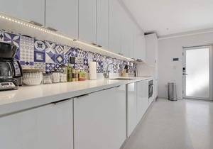 Roami at 250 Collins | Rooftop Pool | 3 Bedroom