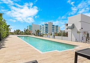 Roami at 250 Collins | Rooftop Pool | 3 Bedroom