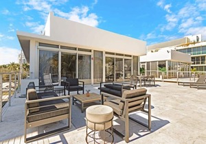 Roami at 250 Collins | Rooftop Pool | Next to Beach
