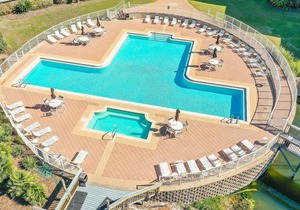 San Remo 204, perfect for a couple or small family,htd pool, hot tub, beach!!