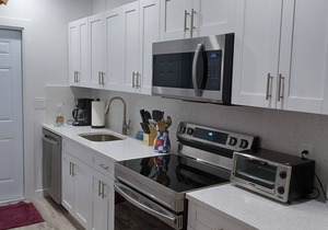 Sandpiper Cottage Newly renovated home in Lake Worth Beach Historical District.