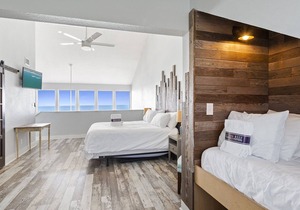 Seawinds 3 - Updated Gulf Front Townhome, Free Beach Service, Scenic Gulf Drive!