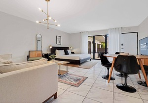 Sextant | The Palm | 1 Block to Beach | Heated Pool | Studio