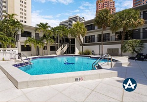 Sextant | The Palm | 1 Block to Beach | Heated Pool | Studio