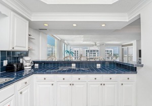 Shoreline Towers 1116 - Spacious Three Bedroom Unit with great views!