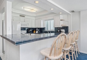 Shoreline Towers 1116 - Spacious Three Bedroom Unit with great views!