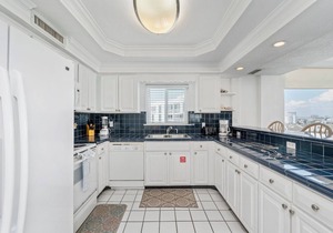 Shoreline Towers 1116 - Spacious Three Bedroom Unit with great views!