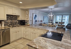 Shoreline Towers 2033 - Newly Remodeled Vacation Rental