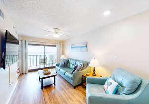 Sixth-floor condo with direct Gulf-front views & on-site picnic area & grills