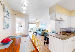 Sixth-floor condo with direct Gulf-front views & on-site picnic area & grills