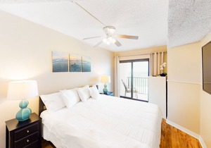 Sixth-floor condo with direct Gulf-front views & on-site picnic area & grills