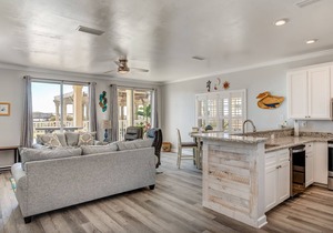 SouthBound - Ground floor with direct beach view!
