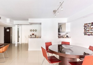 Spacious 1 Bedroom-1 Bathroom with Terrace Steps Away from Bal Harbour Beach