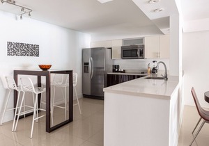 Spacious 1 Bedroom-1 Bathroom with Terrace Steps Away from Bal Harbour Beach