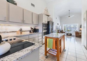 🥇 Spacious 3bd waterfront villa with a private pool (CH868)