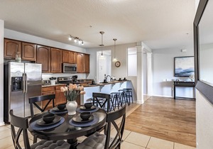 ★SPACIOUS 4BD/2BA★CONVENTION CENTER/UNIVERSAL EPIC UNIVERSE WALKING DISTANCE