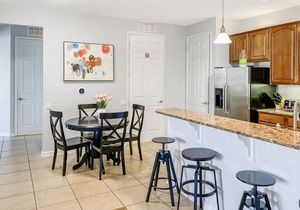 ★SPACIOUS 4BD/2BA★CONVENTION CENTER/UNIVERSAL EPIC UNIVERSE WALKING DISTANCE