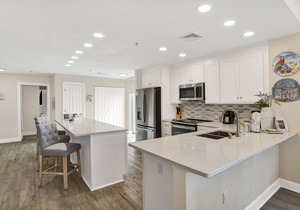 Spacious Gulf-front condo w. direct beach access, great pool