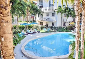 Spacious One Bedroom with Pool minutes to the Beach -