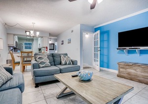 Spacious townhouse across from beach access